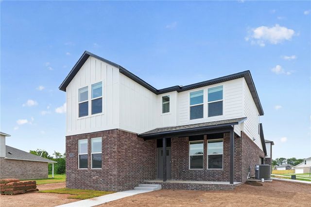 4690 W Buckaroo Street, Fayetteville, AR 72704