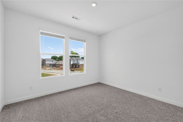 4690 W Buckaroo Street, Fayetteville, AR 72704