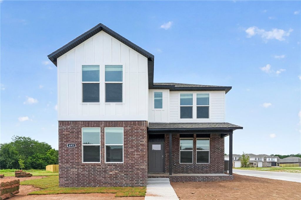 4690 W Buckaroo Street, Fayetteville, AR 72704