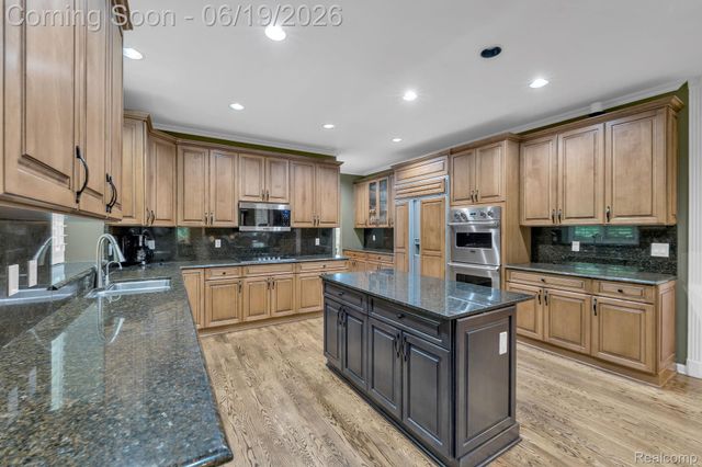 7061 Trailway Court, West Bloomfield Charter Township, MI 48322