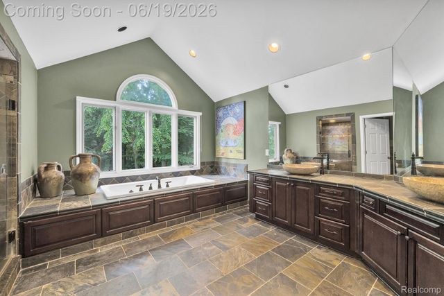 7061 Trailway Court, West Bloomfield Charter Township, MI 48322