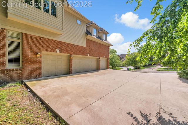 7061 Trailway Court, West Bloomfield Charter Township, MI 48322