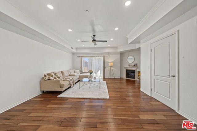 309 S Mariposa Avenue 101, Los Angeles, CA 90020