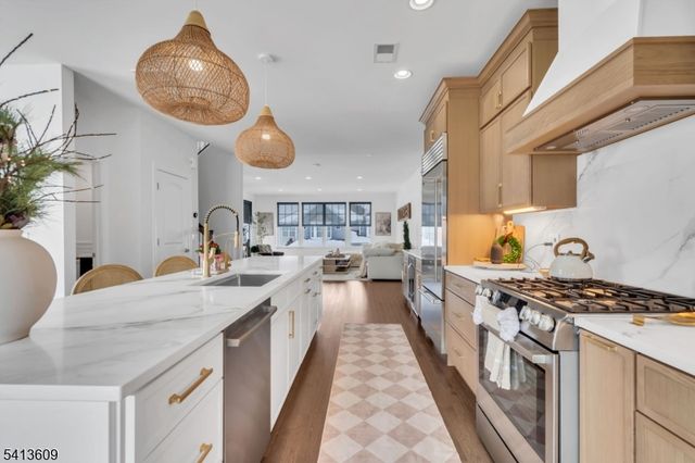 18 Blazingstar Way, Allamuchy Twp., NJ 07840