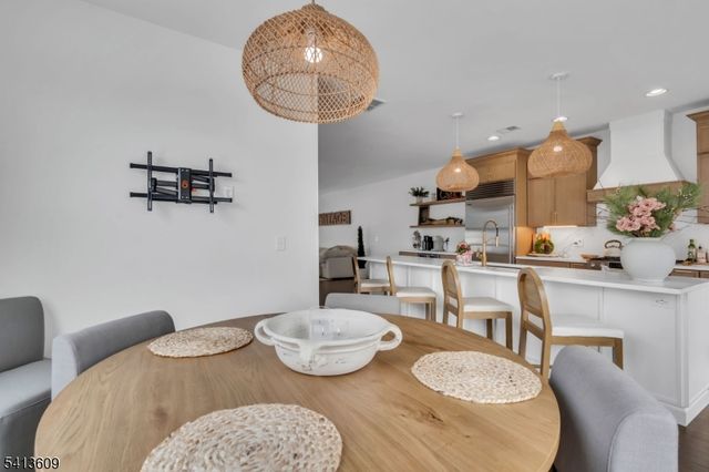 18 Blazingstar Way, Allamuchy Twp., NJ 07840