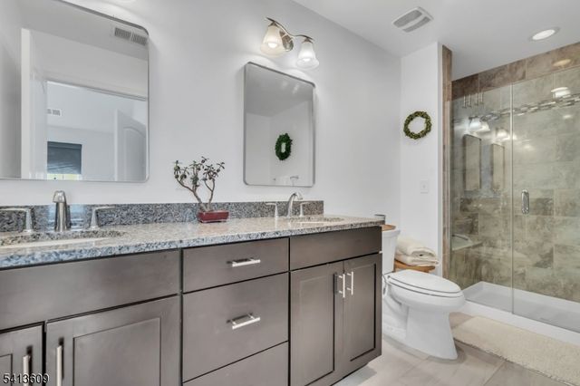 18 Blazingstar Way, Allamuchy Twp., NJ 07840