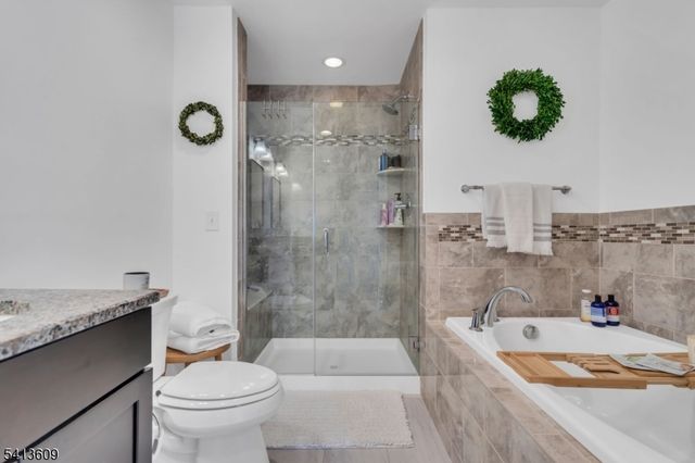 18 Blazingstar Way, Allamuchy Twp., NJ 07840