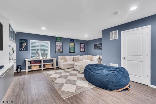 18 Blazingstar Way, Allamuchy Twp., NJ 07840