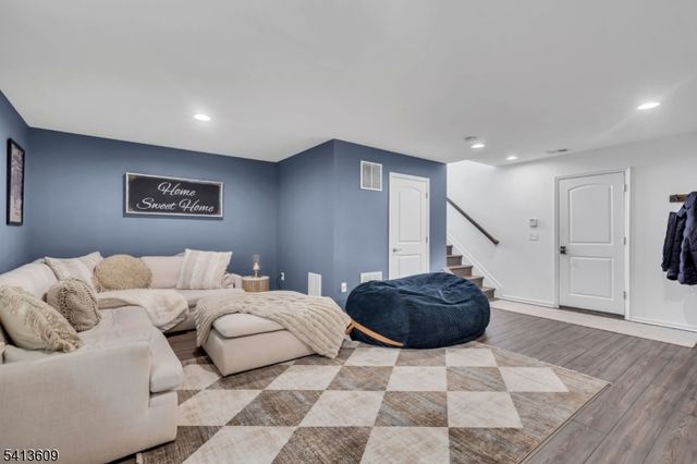 18 Blazingstar Way, Allamuchy Twp., NJ 07840