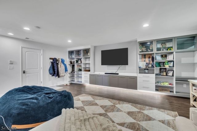 18 Blazingstar Way, Allamuchy Twp., NJ 07840