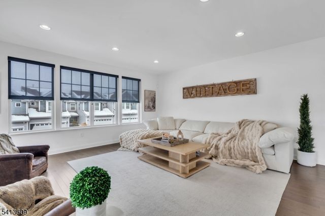 18 Blazingstar Way, Allamuchy Twp., NJ 07840