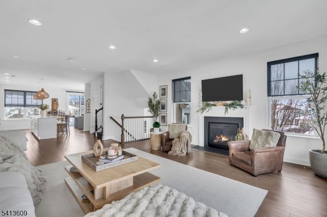 18 Blazingstar Way, Allamuchy Twp., NJ 07840