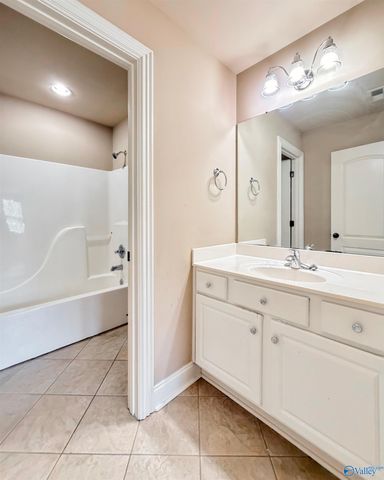 2012 Englewood Place, Decatur, AL 35603