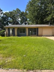 2718 Ridgeway Drive, Gautier, MS 39553