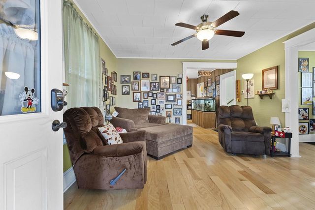 29 W MELVIN AVENUE, Oshkosh, WI 54901