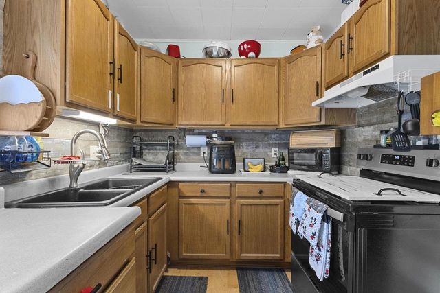 29 W MELVIN AVENUE, Oshkosh, WI 54901