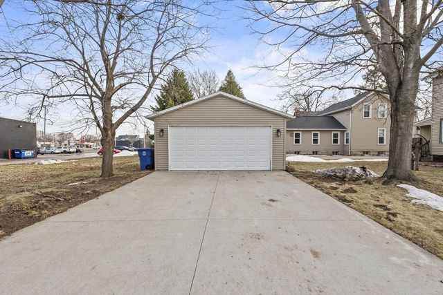 29 W MELVIN AVENUE, Oshkosh, WI 54901