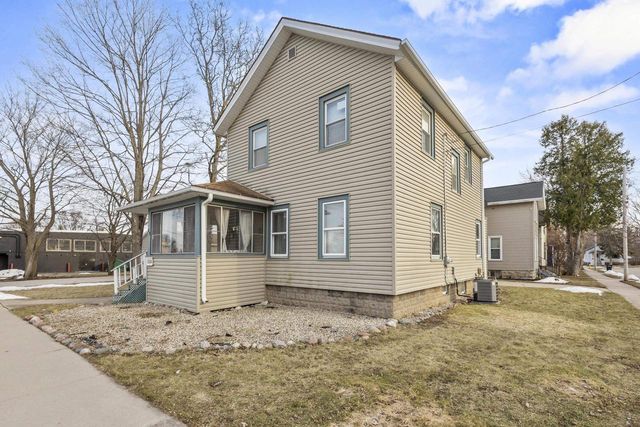29 W MELVIN AVENUE, Oshkosh, WI 54901
