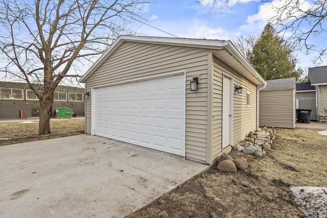 29 W MELVIN AVENUE, Oshkosh, WI 54901