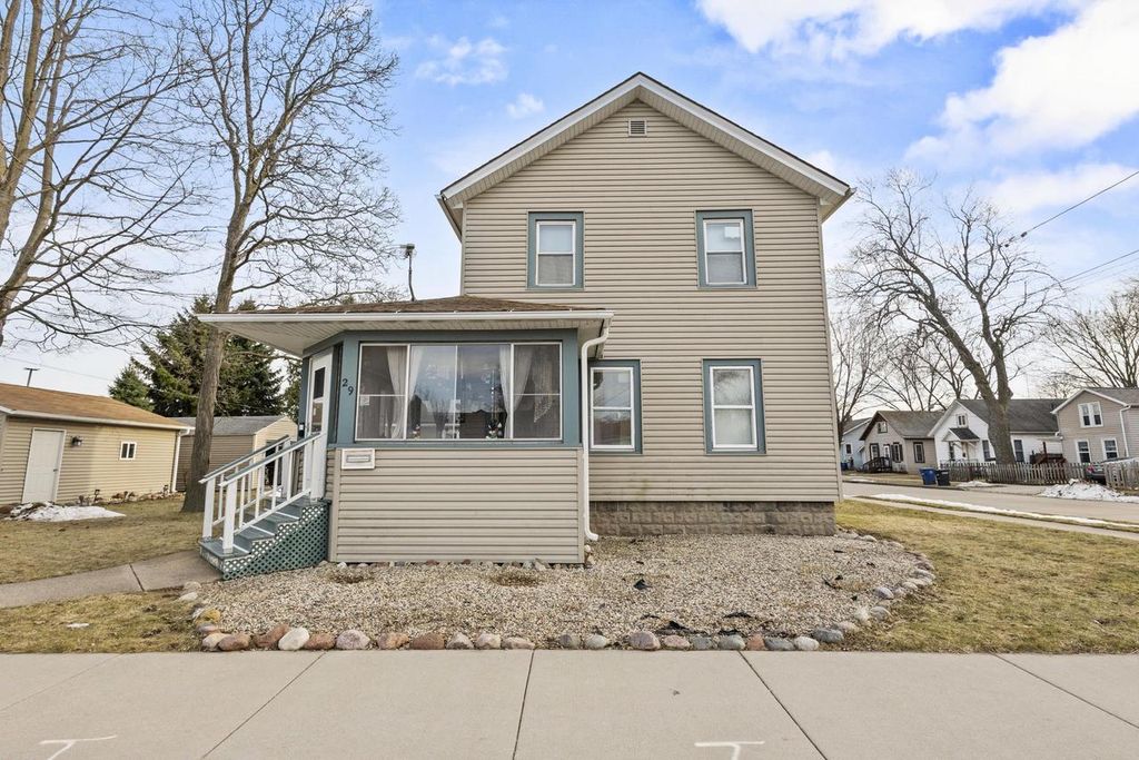 29 W MELVIN AVENUE, Oshkosh, WI 54901