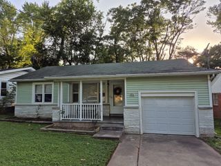 1917 South Weaver Avenue, Springfield, MO 65807