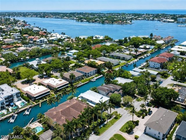1533 Chesapeake AVE A5, Naples, FL 34102