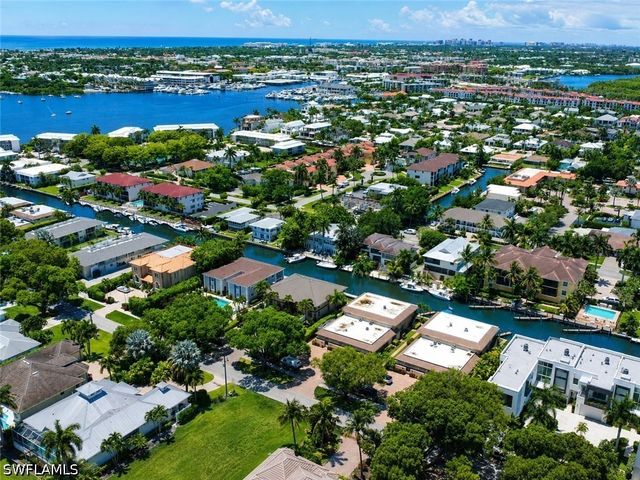 1533 Chesapeake AVE A5, Naples, FL 34102