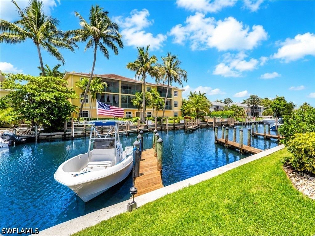 1533 Chesapeake AVE A5, Naples, FL 34102