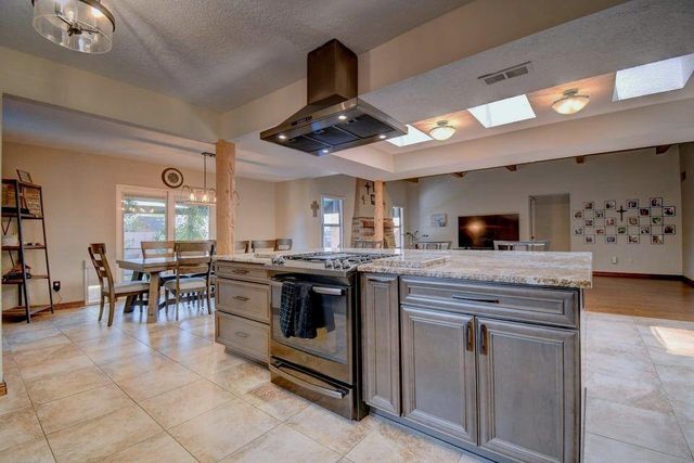 9312 Farragut Drive NE, Albuquerque, NM 87111