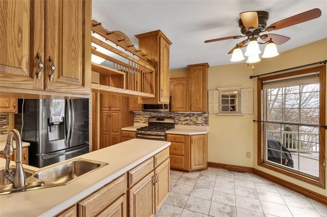 420 Rolling Hills Rd, Economy, PA 15042