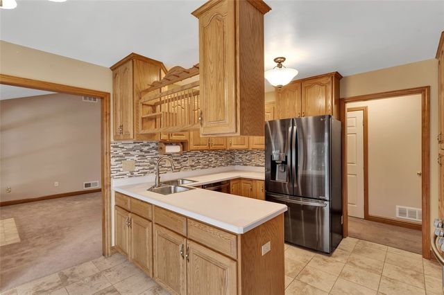 420 Rolling Hills Rd, Economy, PA 15042