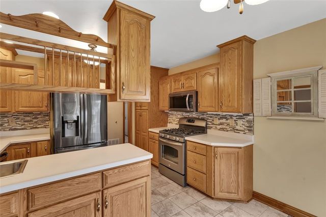 420 Rolling Hills Rd, Economy, PA 15042