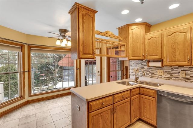 420 Rolling Hills Rd, Economy, PA 15042