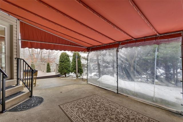 420 Rolling Hills Rd, Economy, PA 15042