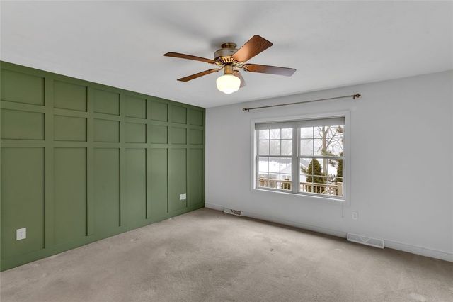 420 Rolling Hills Rd, Economy, PA 15042