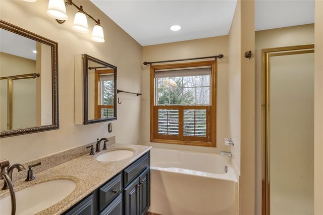 420 Rolling Hills Rd, Economy, PA 15042