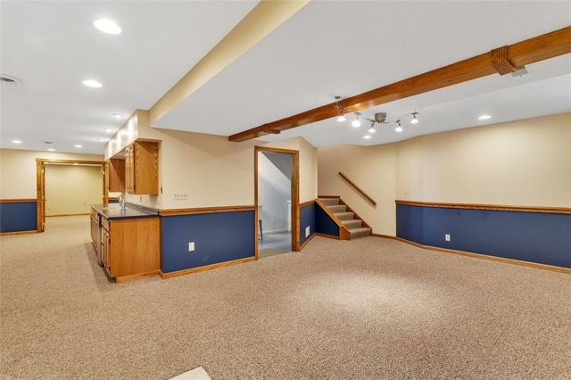 420 Rolling Hills Rd, Economy, PA 15042