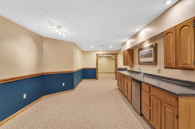 420 Rolling Hills Rd, Economy, PA 15042