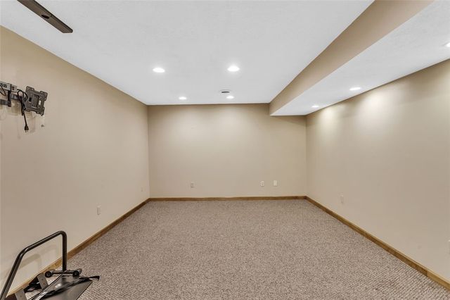 420 Rolling Hills Rd, Economy, PA 15042