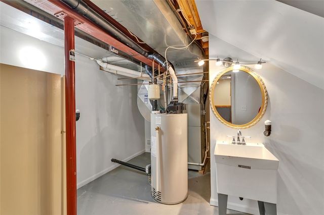 420 Rolling Hills Rd, Economy, PA 15042