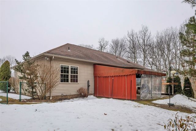 420 Rolling Hills Rd, Economy, PA 15042