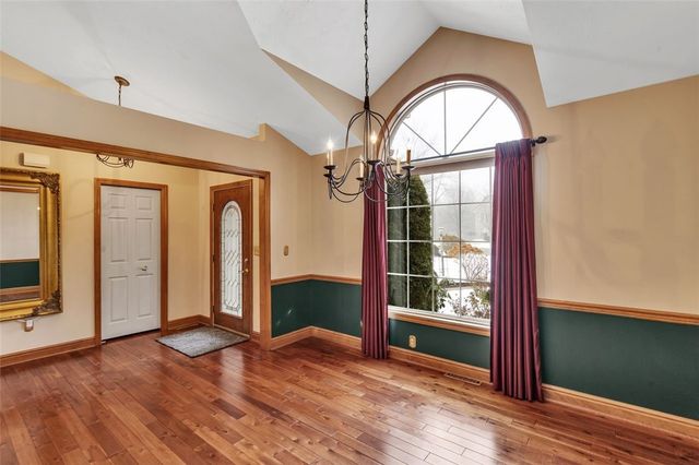 420 Rolling Hills Rd, Economy, PA 15042