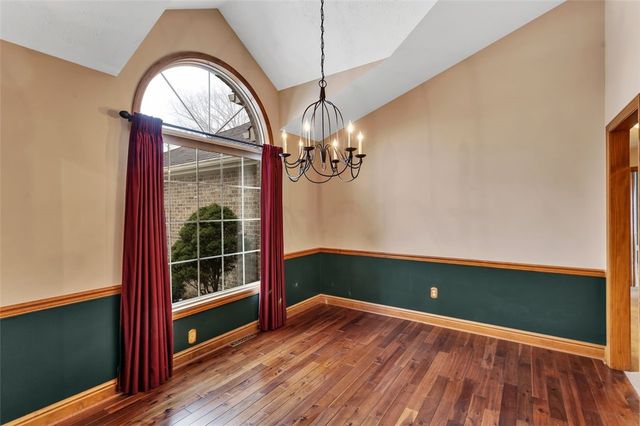 420 Rolling Hills Rd, Economy, PA 15042