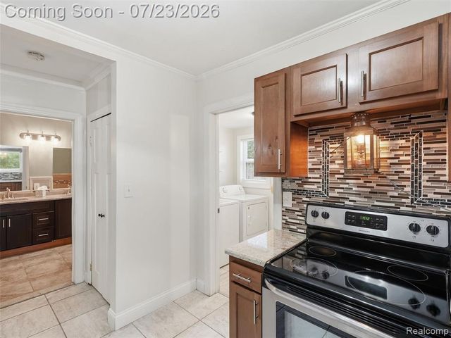 8241 Janis Street, Utica, MI 48317