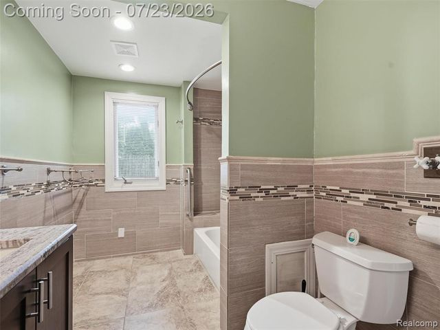 8241 Janis Street, Utica, MI 48317