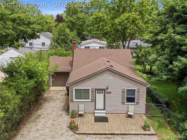 8241 Janis Street, Utica, MI 48317