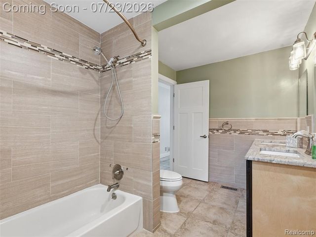8241 Janis Street, Utica, MI 48317
