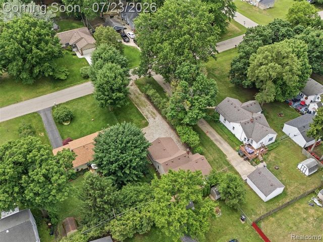 8241 Janis Street, Utica, MI 48317