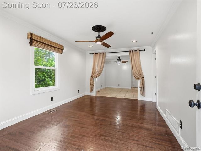 8241 Janis Street, Utica, MI 48317