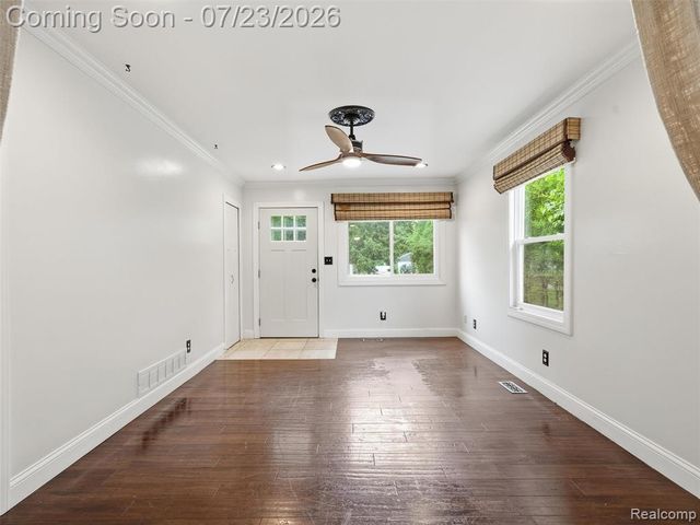 8241 Janis Street, Utica, MI 48317